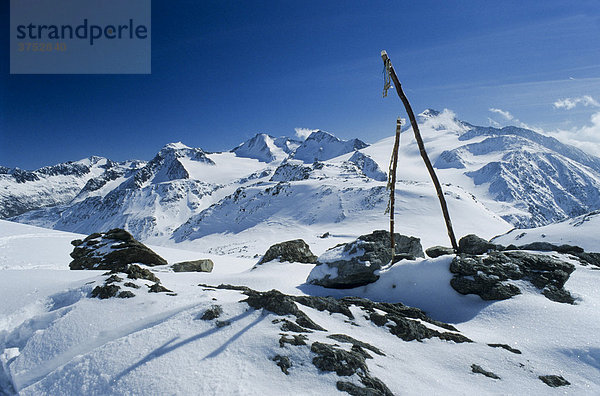 Markierte Fundstelle des Ötzi  der Mann aus dem Eis  Gletschermann  hinten der Gipfel des Similaun  Ötztaler Alpen  Tirol  Österreich  Europa