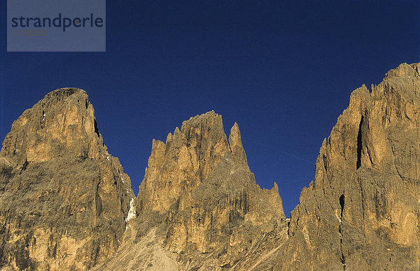 Felswand des Plattkofel und Langkofel  Sasso Lungo  Dolomiten  Südtirol  Italien  Europa