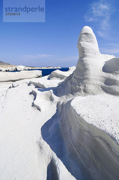 Weiße Felsformen am Sarakiniko Beach  Milos  Kykladen  Griechenland  Europa