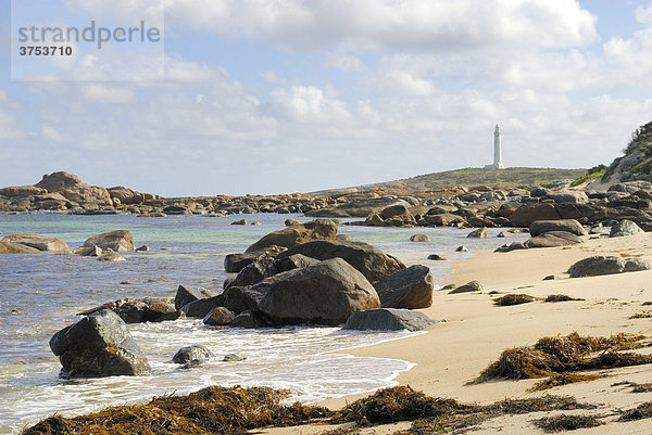 Bucht mit Leuchtturm am Cape Leeuwin bei Augusta  Leeuwin Naturaliste National Park  WA  Australien