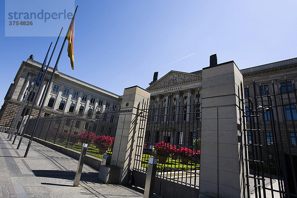 Bundesratsgebäude in der Leipziger Straße in Berlin  Deutschland  Europa