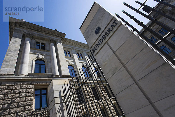 Teil der Fassade des Bundesratsgebäude in der Leipziger Straße in Berlin Mitte  Deutschland  Europa
