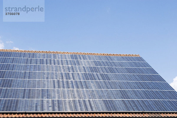 Solarzellen auf einem Hausdach