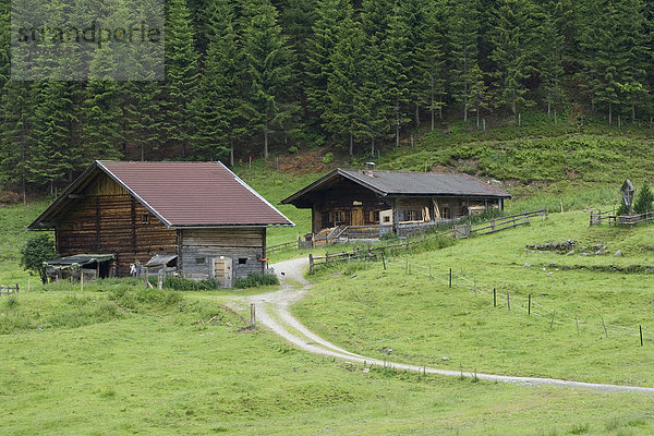Almhütten auf der Stieralm in Aschau  Nordtirol  Österreich  Europa