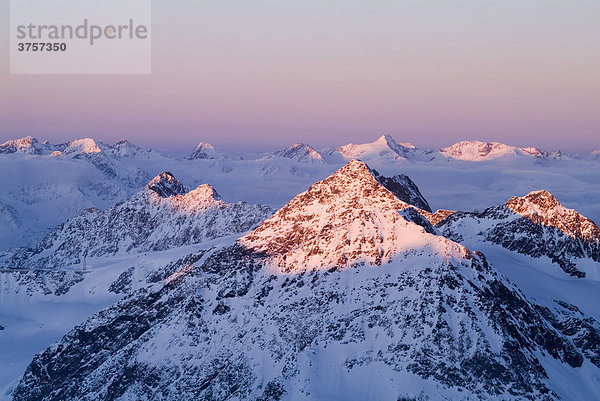 Stubaier Alpen und Zuckerhütl  vom Brunnenkogel  Pitztaler Gletscher aus gesehen  Tirol  Österreich  Europa