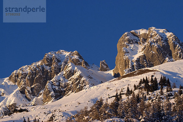 Gebirgslandschaft im Winter  Bereich Schneekopf und Mittagsspitze  Karwendel-Gebirge  Tirol  Österreich  Europa