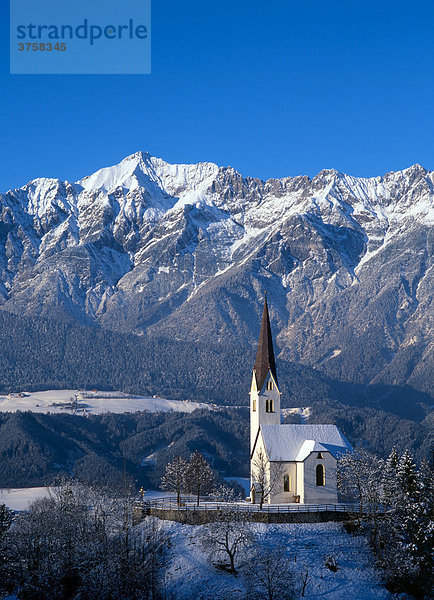Kirche St. Peter  Weerberg  Tirol  Österreich  Europa