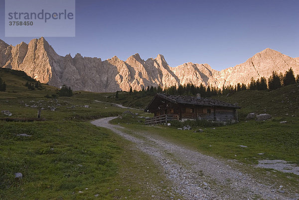 Ladiz-Alm im Karwendel-Gebirge  Karwendel-Gebirge  Tirol  Österreich  Europa