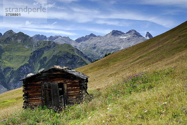 Alte Hütte mit Allgäuer Alpen  Holzgau  Lechtal  Tirol  Österreich