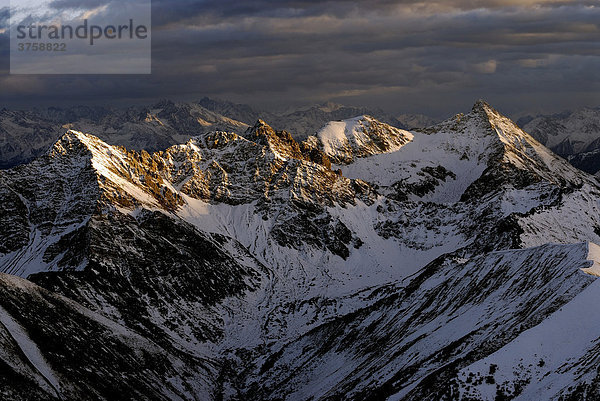 Lechtaler Berge im letzten Licht  Berwang  Tirol  Österreich