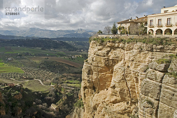 Ronda die weiße Stadt liegt auf einem Hochplateau  Ronda  Andalusien  Spanien