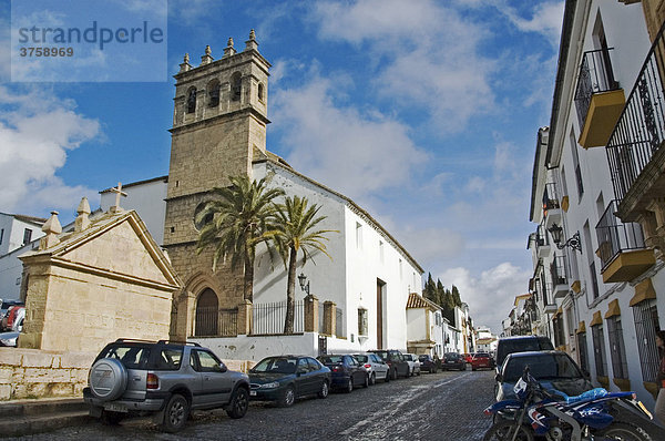 Kleine Strasse mit Kirche in Granada  Andalusien  Spanien