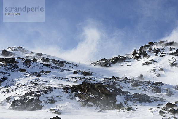 Föhnsturm im Hochgebirge mit starken Schneeverwehungen Glungezer Tirol Österreich Europa