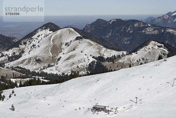 Skigebiet Sudelfeld in einem schneearmen Winter  Bayerische Alpen  Deutschland  Europa