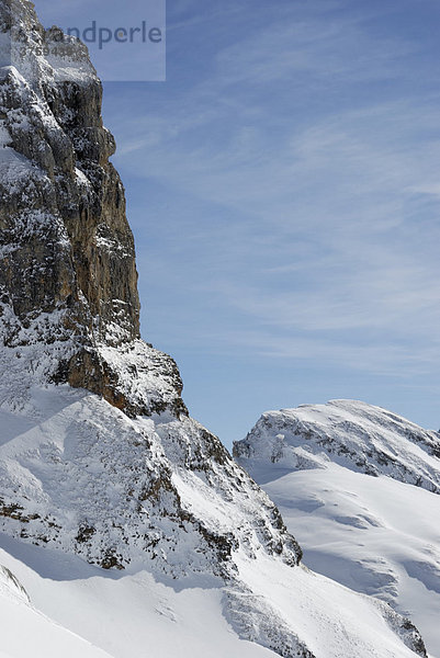 Verschneite Felswand des Roßkopfes im winterlichen Rofan Gebirge  Tirol  Österreich  Europa