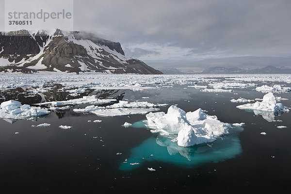 Eisschollen  Spitzbergen  Norwegen