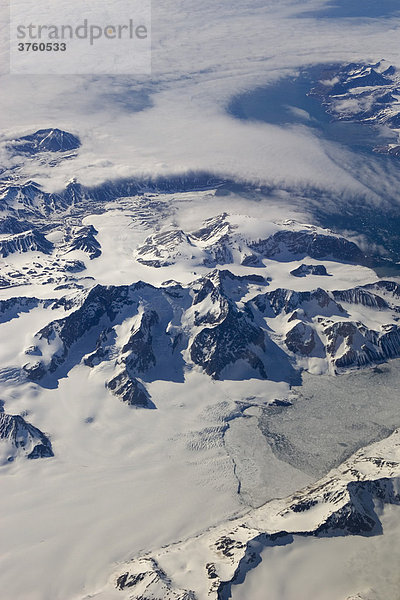 Berge und Gletscher  Spitzbergen  Norwegen