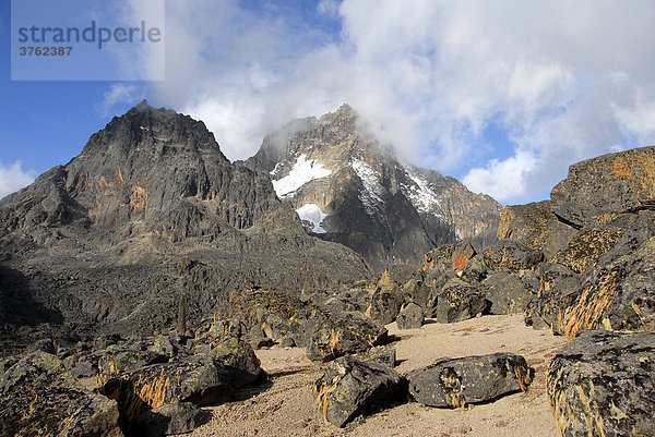 Felsiger Gipfel Nelion (5188 m) Mount Kenia Nationalpark Kenia