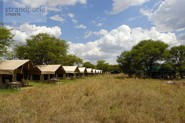 Zelt-Lodge in der Savanne Serengeti Nationalpark Tansania