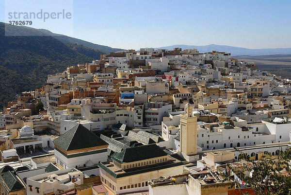 Blick von oben auf die Altstadt mit Zaouia islamischer Wallfahrtsort Moulay-Idriss Marokko