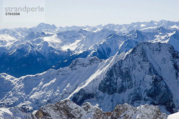 Blick von der Zugspitze  Alpen