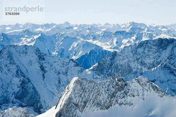 Blick von der Zugspitze  Alpen