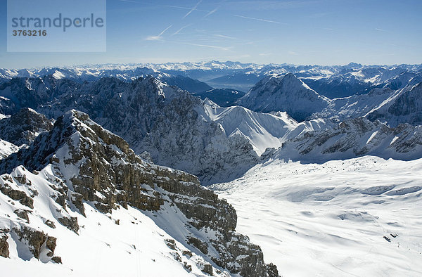 Blick von der Zugspitze  Alpen