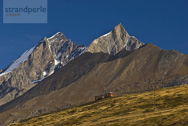 Täschhorn mit Gornergratbahn von der Riffelalpe  Zermatt  Wallis  Schweiz