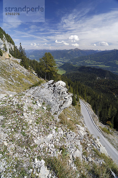 Alpenstraße mit Ausblick über das Ennstal  Steiermark  Österreich