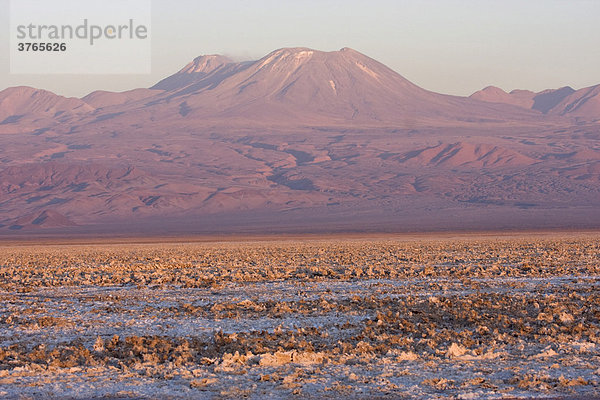 Sonnenuntergang im Reserva Nacional los Flamencos in der Salar de Atacama  RegiÛn de Antofagasta  Chile  Südamerika