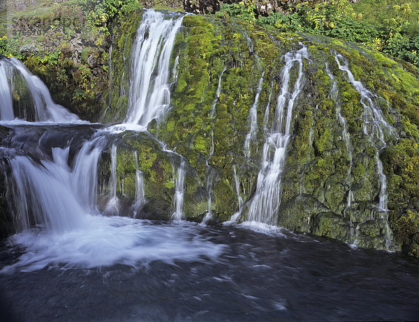 Kleine Wasserfallstufen des Flusses Rau_·  Nähe Hof Stöng  Island