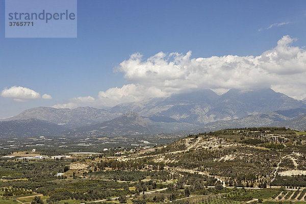 Blick von Phaistos zum Idagebirge  Kreta  Griechenland