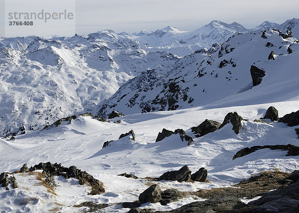 Verschneite Bergflanken im Hochgebirge  Glungezer Tuxer Alpen Tirol Österreich