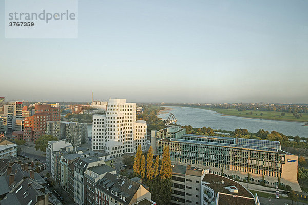 Gehry-Bauten und Hafen  Düsseldorf  Nordrhein-Westfalen  Deutschland