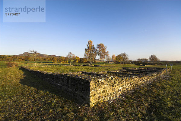 Mauerreste eines römischen Gutshofes bei Schlatt am Randen  Hegau  Landkreis Konstanz  Baden-Württemberg  Deutschland