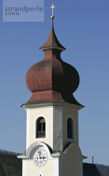 Zwiebelturm einer Kirche in Oesterreich.
