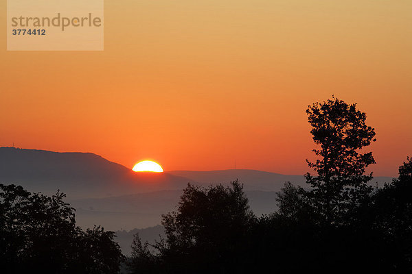 Sonnenaufgang  Blick von Rödelmaier  Rhön-Grabfeld  Unterfranken  Bayern