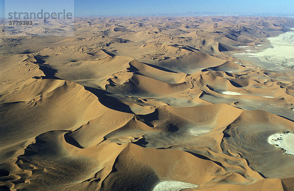 Luftaufnahme der Namib-Wüste bei Sossusvlei  Namibia
