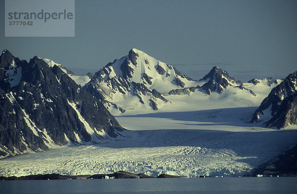 Gletscher auf Spitzbergen  Svalbard  Arktis  Norwegen