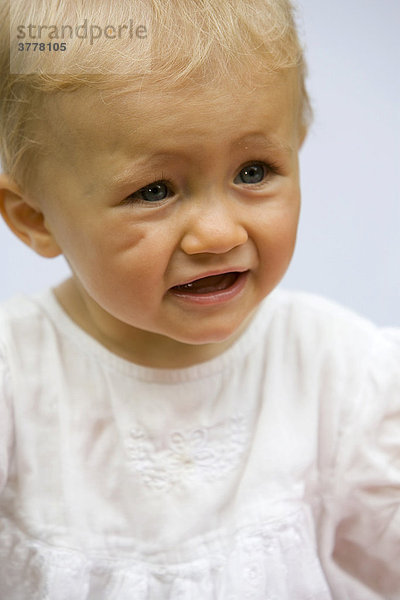 Portrait eines 10 Monate alten Mädchens