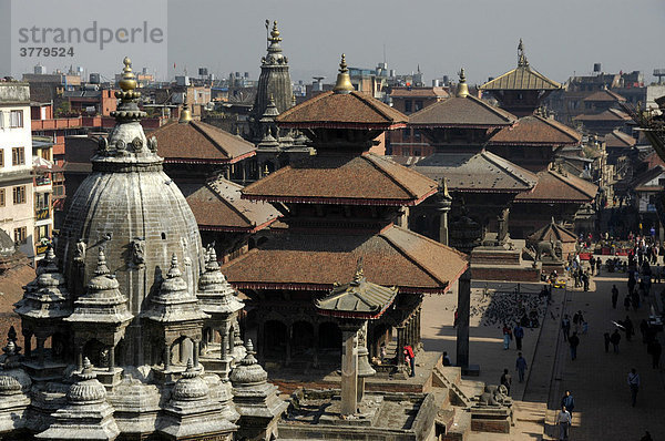 Blick über die Dächer der Tempel Durbar Square Patan Kathmandu Nepal