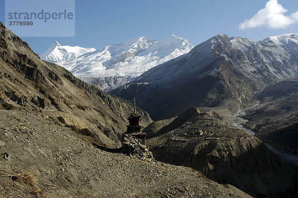 Kleiner Chörten in großartiger Hochgebirgslandschaft Phu Nar-Phu Annapurna Region Nepal