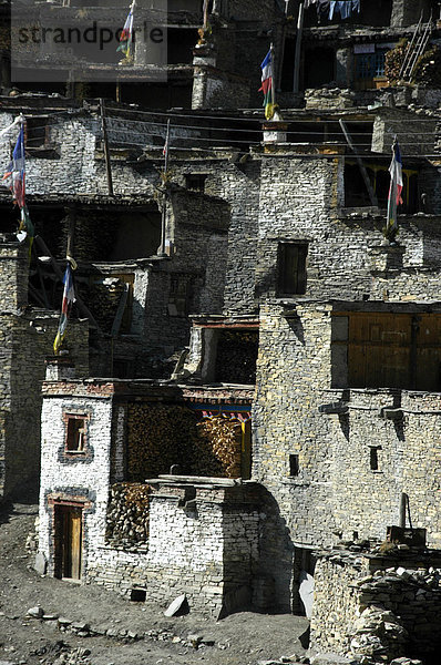Übereinander geschachtelte Häuser aus Stein mit flachen Dächern Nar Nar-Phu Annapurna Region Nepal