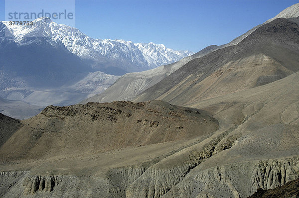 Karge Gebirgslandschaft mit typischer Erosion bei Kagbeni Mustang Annapurna Region Nepal