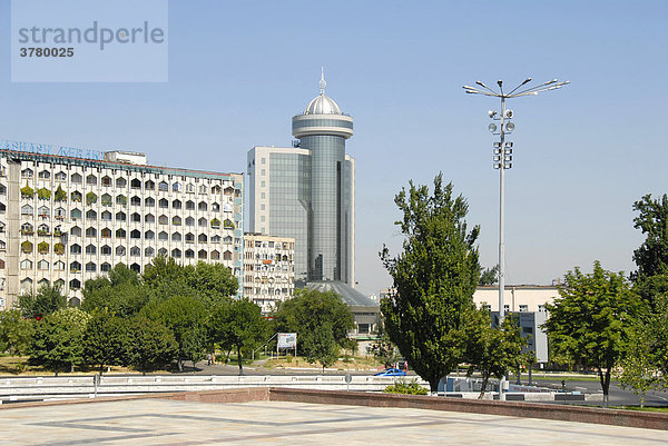 Sozialistische und moderne Bauten am Platz der Völkerfreundschaft in Taschkent Usbekistan