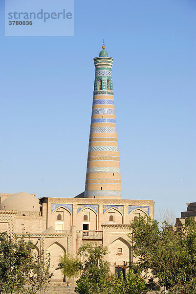 Blick auf das Minarett der Islom-Xo'ja-Medrese Altstadt Xiva Usbekistan