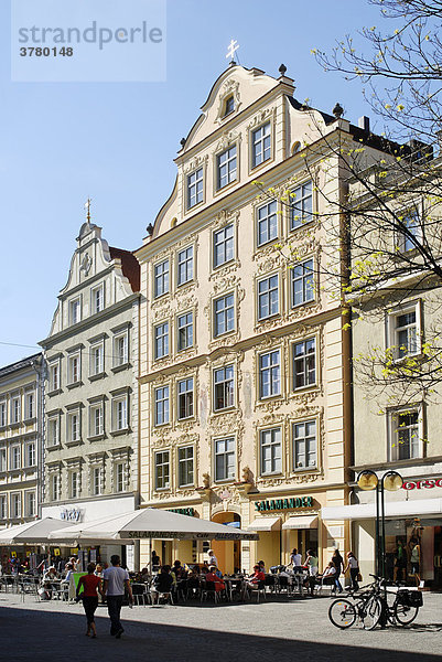 Ingolstadt Oberbayern Bayern Deutschland Ludwigstrasse Haus mit Stuck von 1746