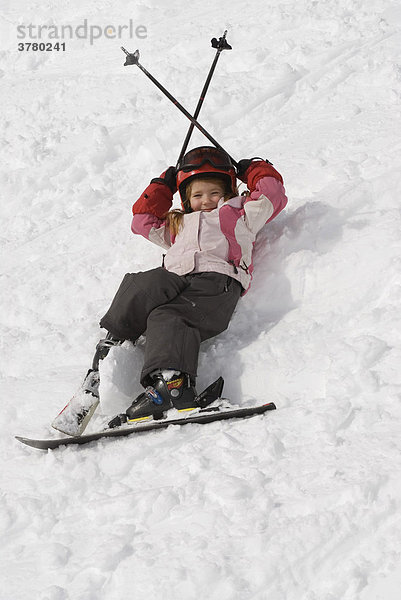 Mädchen beim Skifahren
