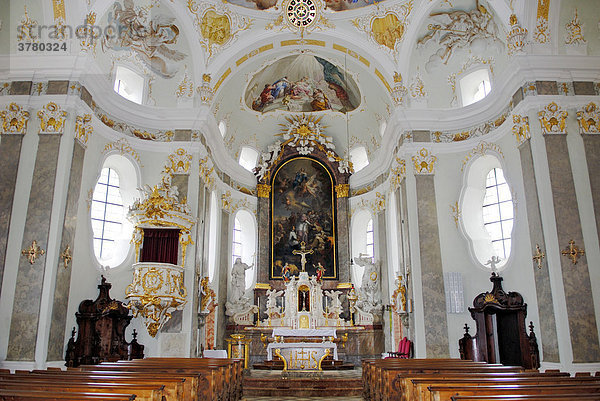 Hauptaltar der Karlskirche bei Wattens im Inntal in Tirol  Österreich