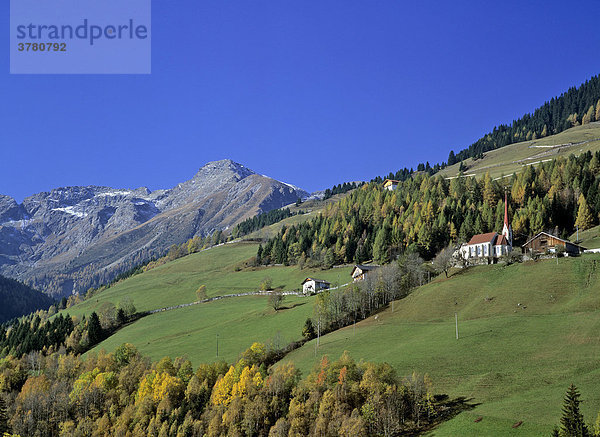 Blick auf den Ort St Johann im Walde  Weißenbach (Riobianco)  Pensertal  Südtirol  Italien
